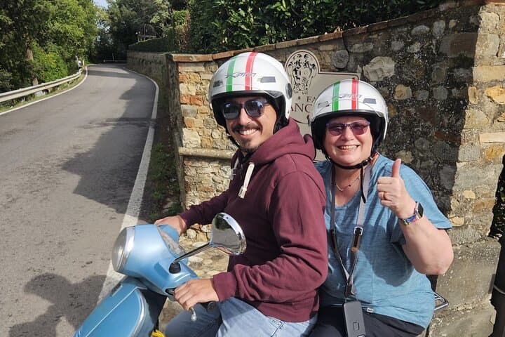 Florence Vespa Passenger Tour: 90-Min City Sights & Tuscan Hills with Wine Windows photo 6
