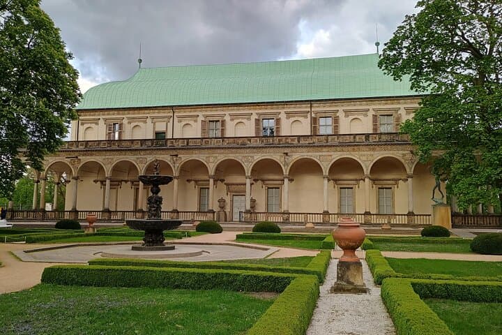 Prague Castle Walk and Vltava Boat Ride with Local Guide Suzie