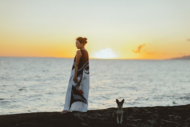 Sunrise Photoshoot on Kamari Black Sand Beach — Santorini Black Sand Portrait Session photo 4