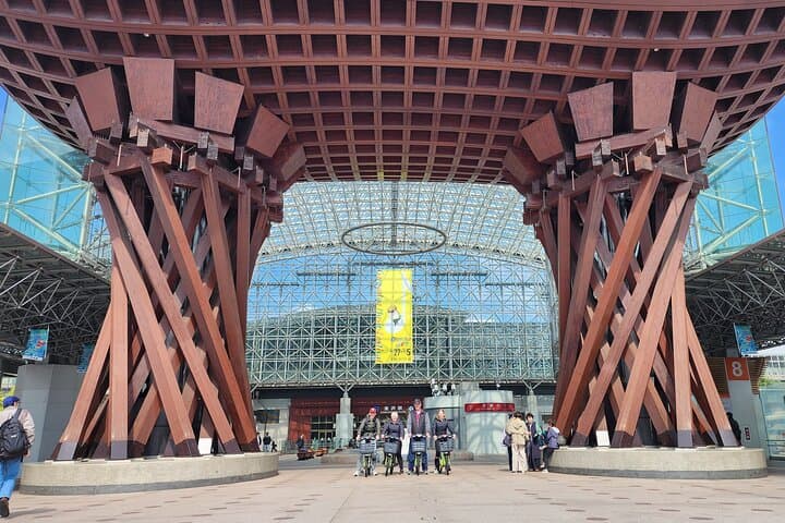 Explore Kanazawa by E-Bike: Full-Day Cultural, Garden & Market Ride photo 1