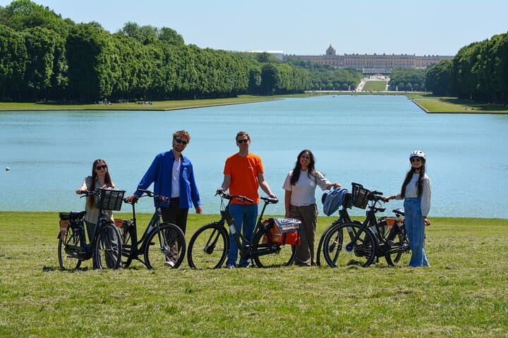Versailles Bike Tour: Trianon & Gardens Cycling Experience