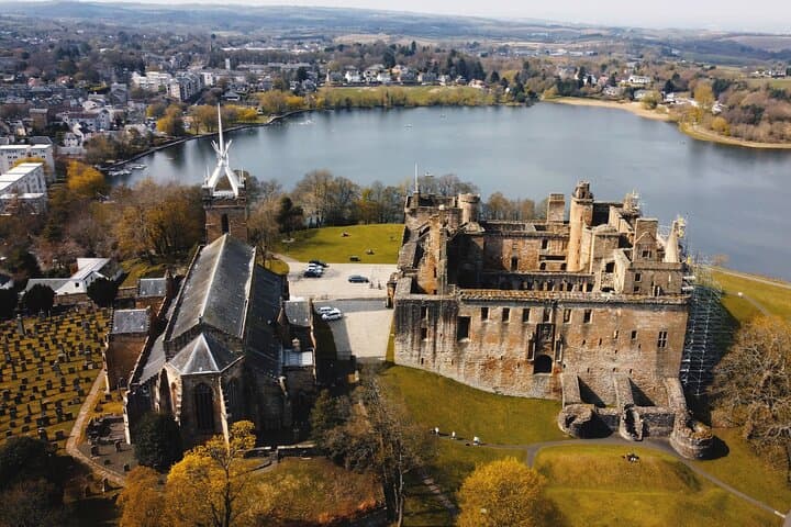 Linlithgow Palace & Loch Guided Tour from Edinburgh