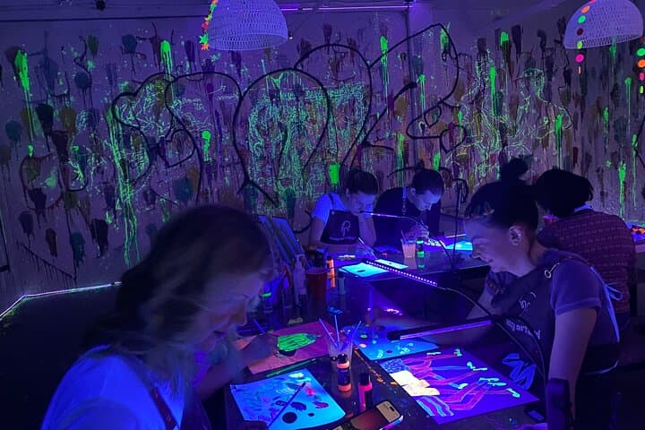 Paint-in-the-Dark DJ Workshop NYC: UV Art & Live DJ Crash Course photo 4
