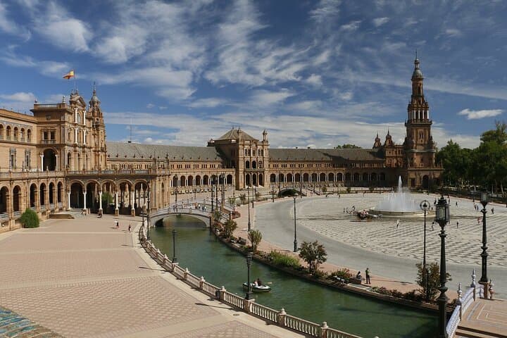 Seville Legends Uncovered: Self-Guided City Quest with Questo photo 5