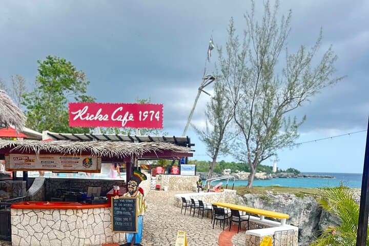Negril Private Tour: Luxury Car Transfer to Seven Mile Beach & Rick's Café photo 2