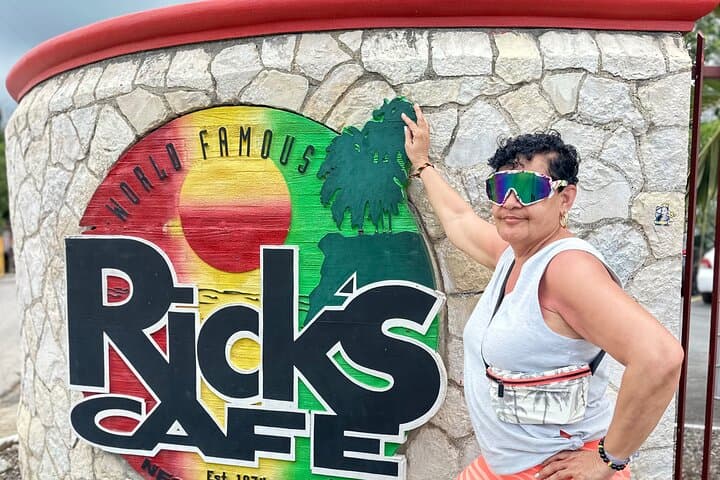 Negril Private Tour: Luxury Car Transfer to Seven Mile Beach & Rick's Café photo 4