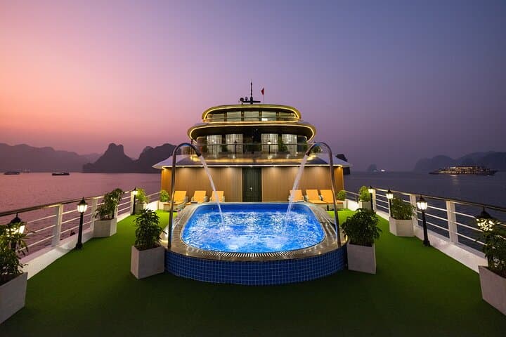 Luxury 2-Day Hanoi to Lan Ha Bay Cruise with Private Balcony photo 3
