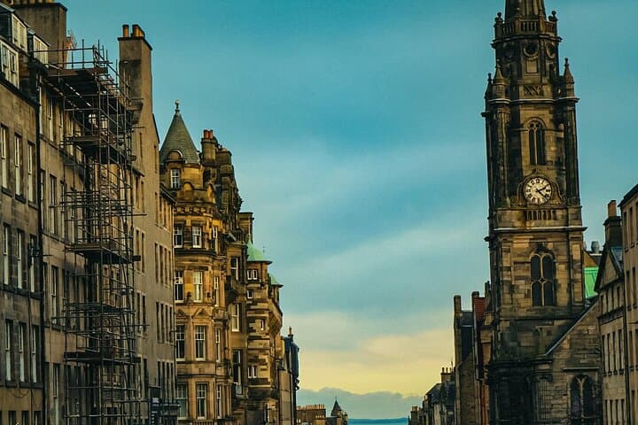 Edinburgh After Dark: Private Illuminated Night Tour & Panoramic Views photo 5