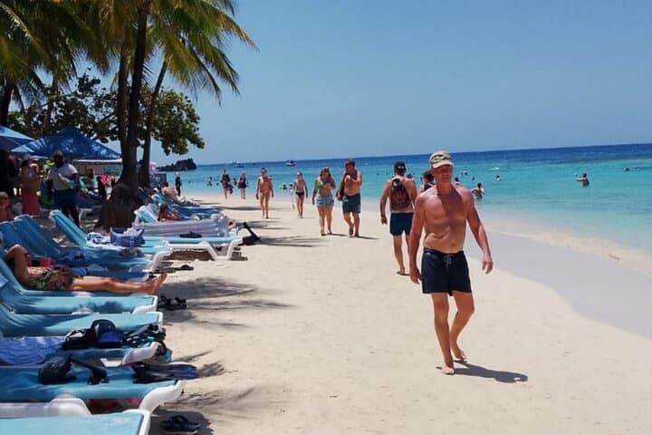 Half-Day Snorkeling at West Bay Reef and Beach Break, Roatan photo 2