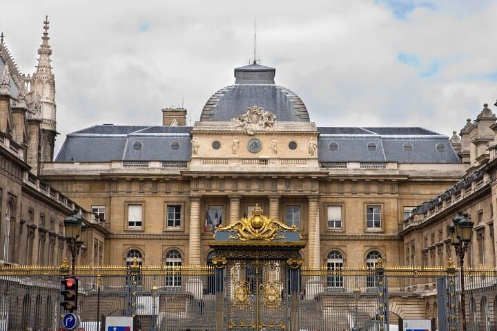 Self-Guided Iconic Paris Walk: Notre-Dame to Eiffel Tower Audio Tour photo 2