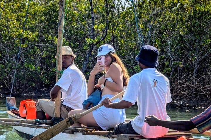 Kivalo Soa Honko Day Tour: Mangrove Canoes, Baobabs & Vezo Culture in Morondava