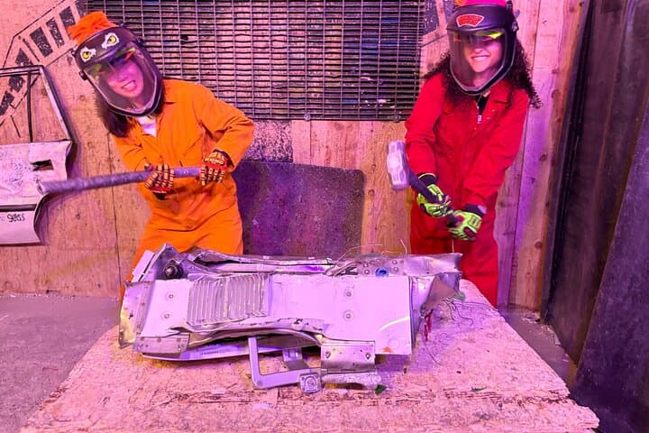 Smash Lab: Rage Room Experience in Downtown Honolulu