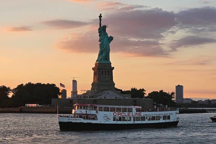 Harbor Lights Cruise: Circle Line 2-Hour NYC Evening Sightseeing photo 6