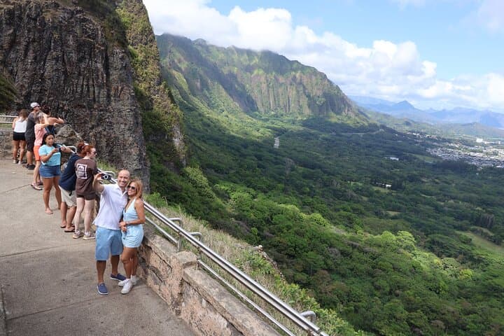North Shore Oahu Half-Day Scenic Tour: Nuuanu Pali, Macadamia Farms & Sunset Beach photo 4
