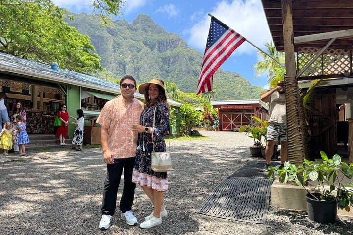 North Shore Oahu Half-Day Scenic Tour: Nuuanu Pali, Macadamia Farms & Sunset Beach photo 5