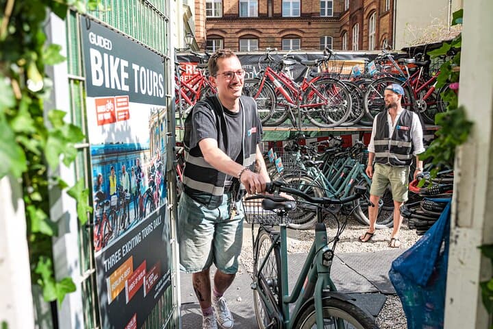 Berlin School Bike Tour — 3-Hour Highlights for Students photo 3
