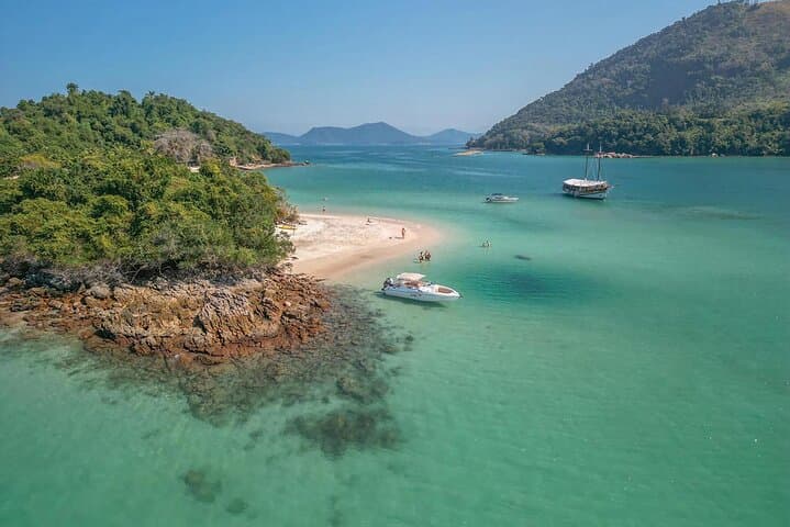 Private Speedboat to Angra’s Blue Lagoon, Cataguás & Flechas Beach