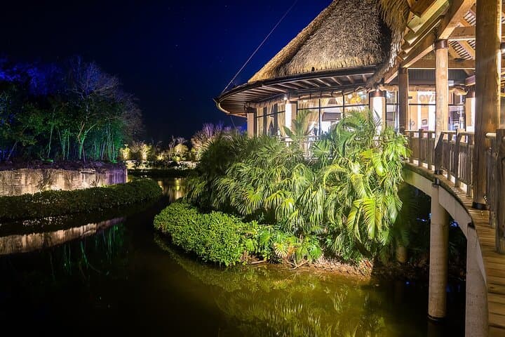 Cancún After Dark: Private Night Drive Through the Hotel Zone and Downtown photo 4