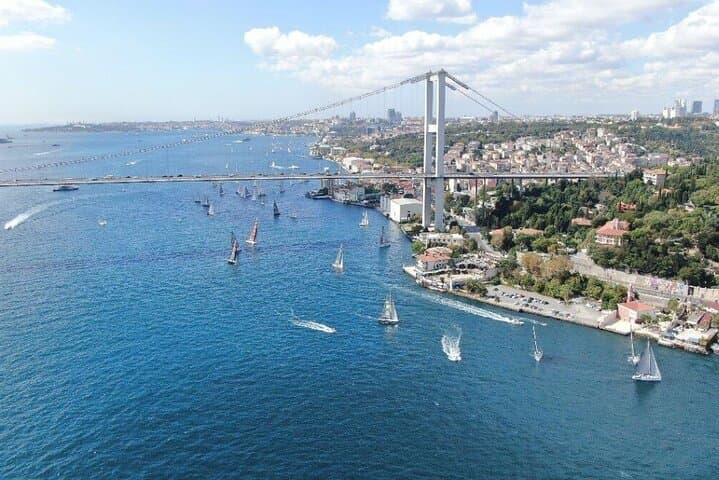 Short Bosphorus Cruise: Two-Hour Scenic Istanbul Boat Tour with Hotel Pickup photo 3