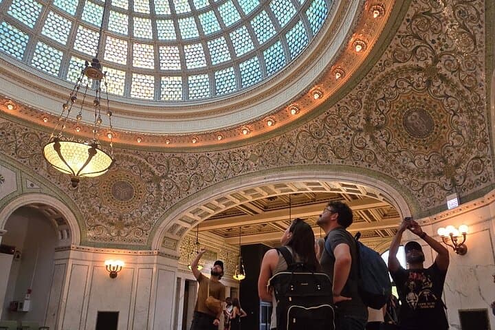 Chicago Architecture and True Crime Tour — Christmas Edition: Indoor Loop Walk from Palmer House to Christkindlmarket photo 3