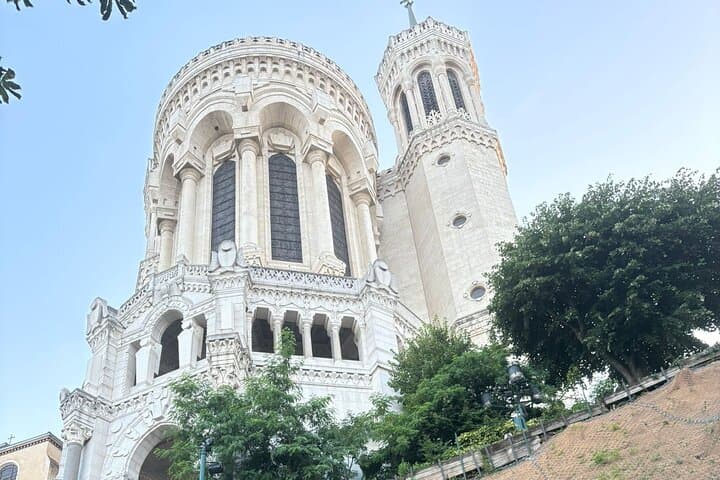 Run & Discover Lyon: Historical Running Tour from Bellecour to Fourvière photo 5