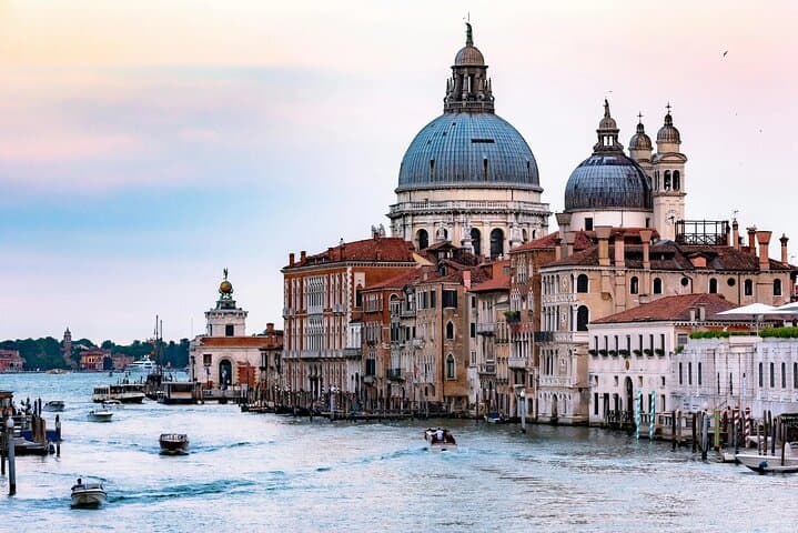 Romantic Venice Self-Guided Getaway: Digital Guide and Local Stay photo 3