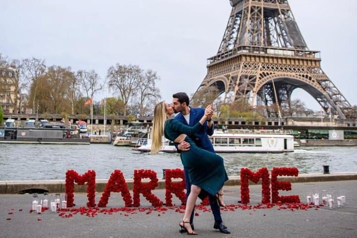 Eiffel Tower Proposal Package — Private Photographer, Champagne & Violinist photo 3