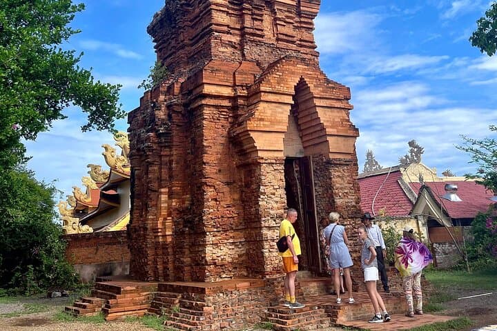 Phan Thiet Highlights: Ta Cu Mountain, Lying Buddha & Dragon Fruit Farm Day Trip photo 3
