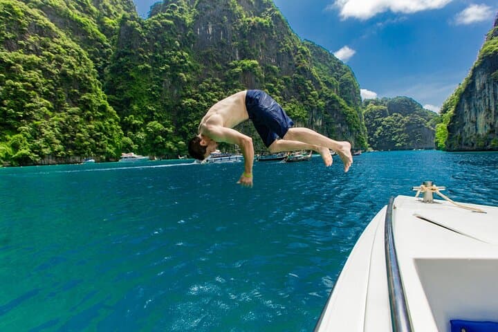 Phi Phi Islands Luxury Speedboat Day Trip from Phuket photo 2