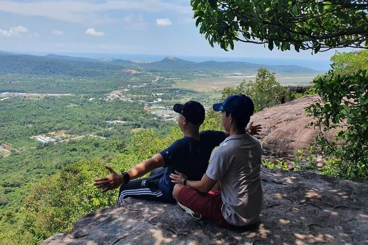Trekking Tiên Sơn Đỉnh: Phú Quốc's Southern Ridge Day Hike photo 2