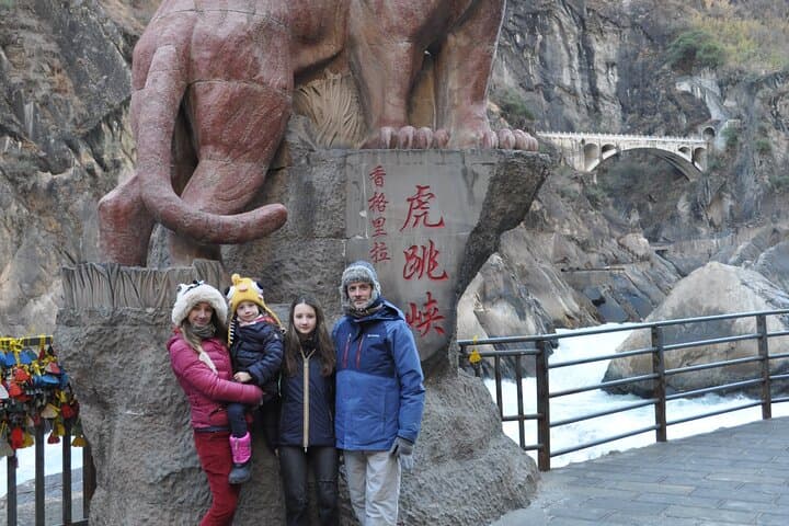 Tiger Leaping Gorge & Lijiang Day Tour — Ancient Town, First Bend & Gorge Views photo 5