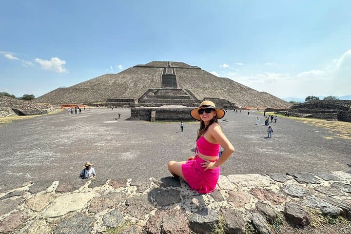 Sunrise Hot-Air Balloon Over Teotihuacan Pyramids with Breakfast photo 3