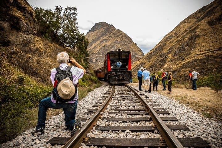 Seven-Day Ecuador: Quito, Amazon Lodge, Devil’s Nose Train, Quilotoa & Cotopaxi
