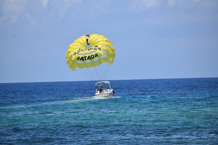 Soar Above Roatán: Private Parasail Flight Over the Bay Islands photo 4