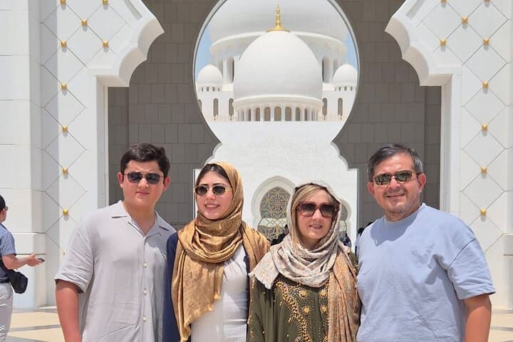 Abu Dhabi Half-Day Aladdin Tour — Mosque, Souks & Yas Island Highlights