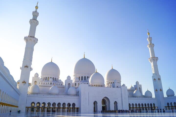 Sheikh Zayed Grand Mosque Guided Tour from Dubai — Morning & Evening Visits photo 4