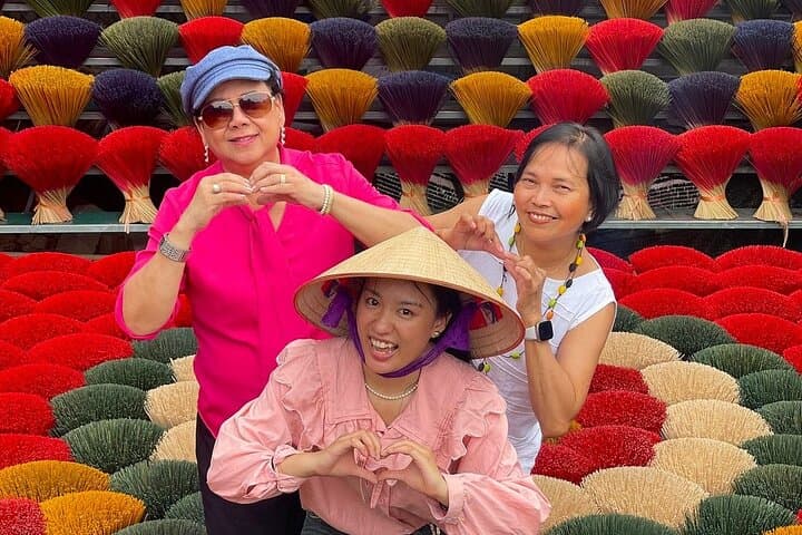 Hanoi Conical Hat & Incense Village Half-Day Craft Tour photo 2