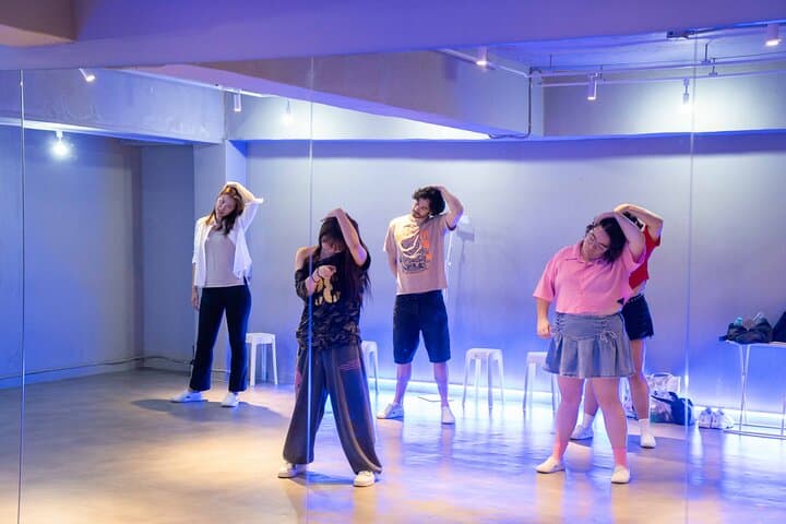 Learn K-pop Choreography in Seoul: Beginner-Friendly Dance Class & Photo Shoot photo 3