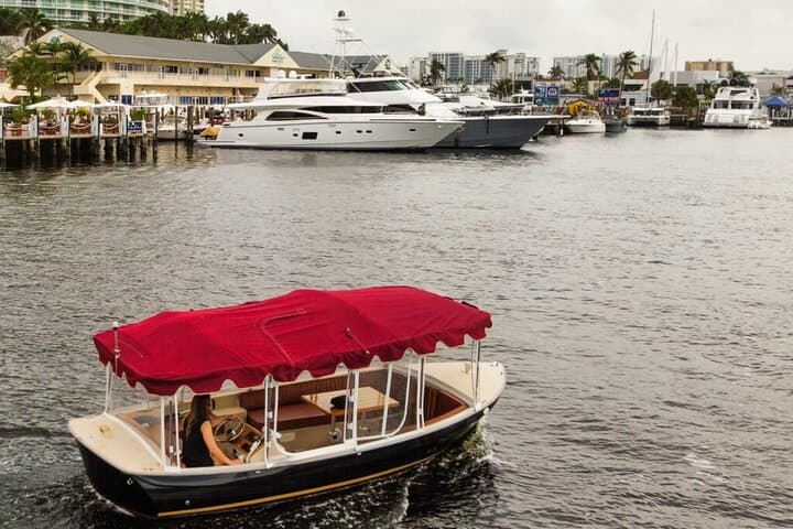 Silent Eco-Gondola Cruise Through Fort Lauderdale Canals photo 4