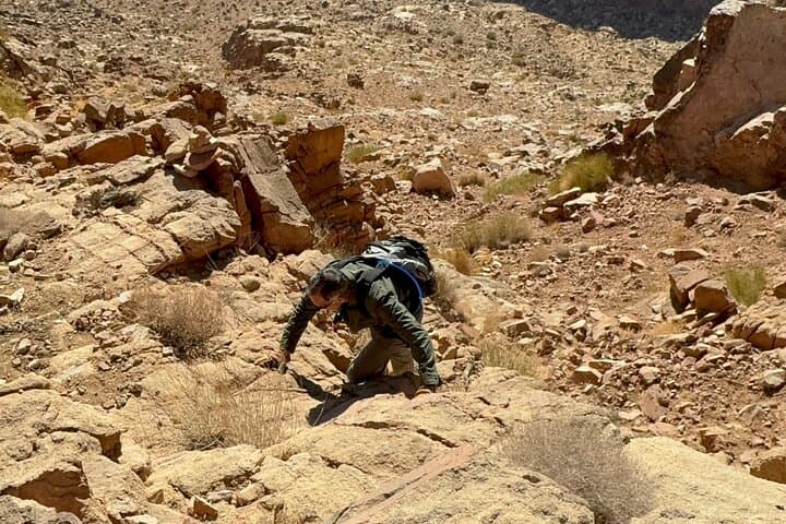 Exploring Elijah’s Cave and the Sinai Altar: A Guided Hike Near Tabuk photo 4