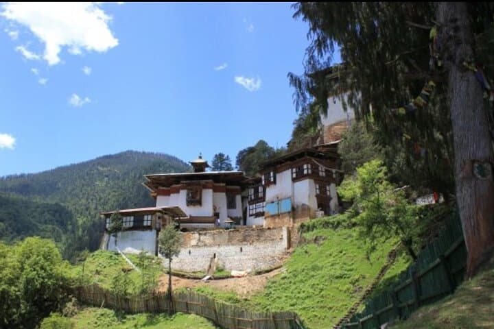 Phajoding Monastery Day Hike: Thimphu Ridge, Prayer Flags & Himalayan Views photo 4