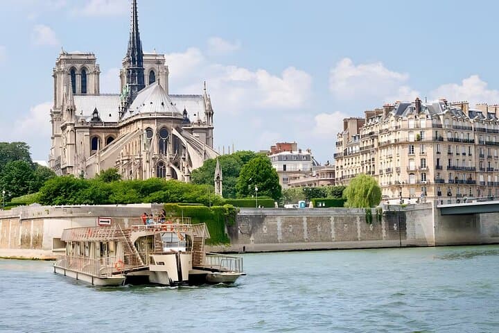 Seine River 1-Hour Sightseeing Cruise from Eiffel Tower — Paris Highlights by Boat photo 3
