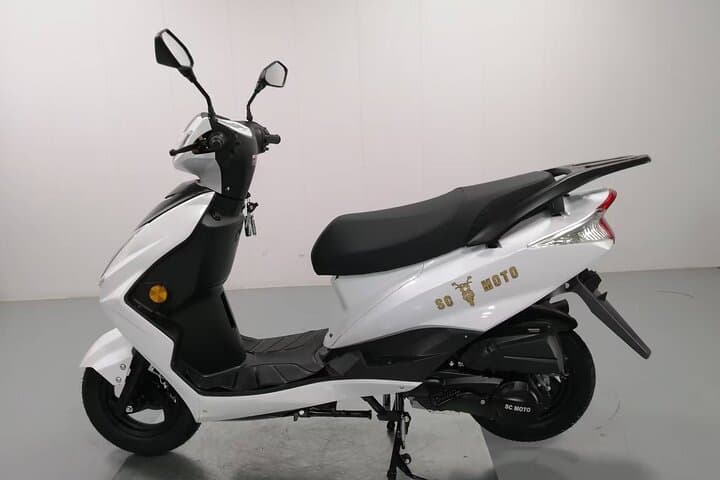 Scoot Curaçao: Island Scooter Rentals with Free WiFi & CarPlay photo 4
