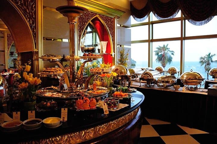 Dining at Al Iwan: Inside the Iconic Burj Al Arab Experience