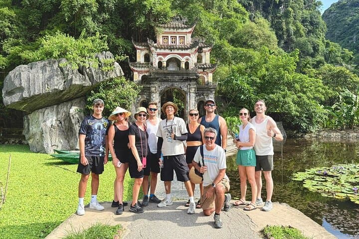 Ninh Binh Highlights: Limousine Day Tour from Hanoi