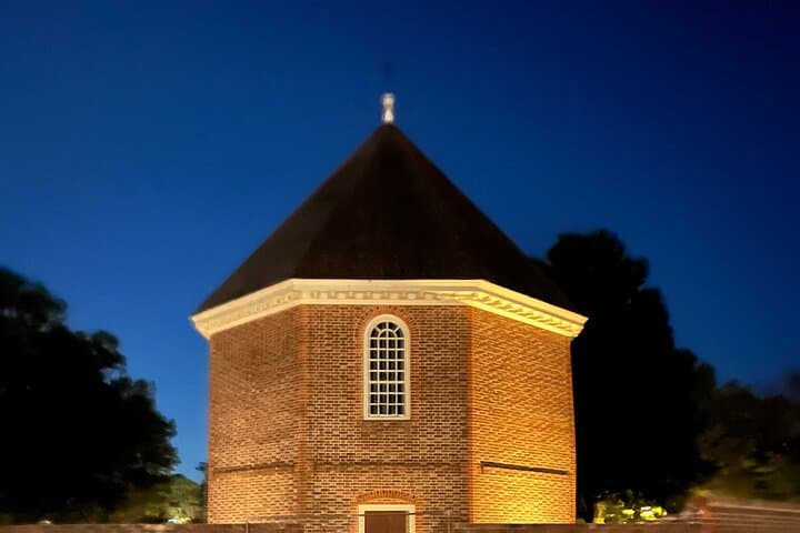 Williamsburg Spirits of Christmas Past: Lantern Ghost Tour in Colonial Williamsburg photo 5