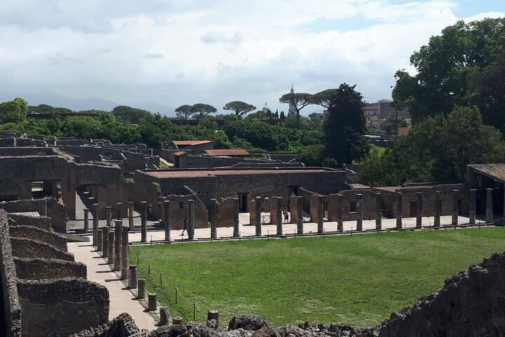 Private Archaeological Tour of Pompeii: Secrets and Hidden Treasures photo 2