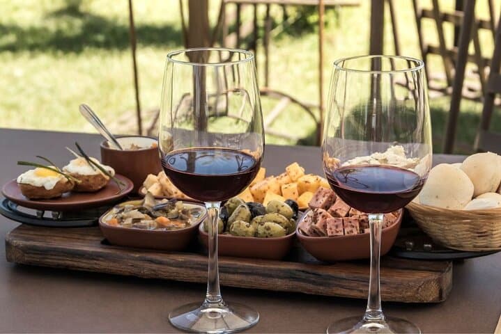 Cape Town Highlights: Table Mountain, Boulders Penguins & Constantia Wine Tour photo 4