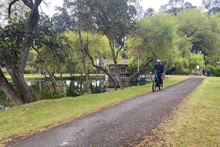 Cuenca Bike Tour: Coffee, Appetizers and Panoramic Colonial Views photo 3