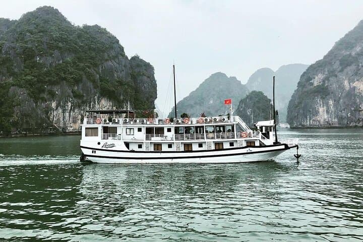 Bai Tu Long Overnight Cruise: Kayak, Cave & Ninh Binh Drop-Off photo 4